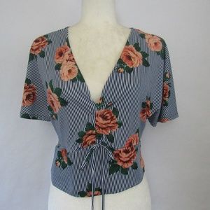 Juniors Sz XL Cropped Striped Floral Top